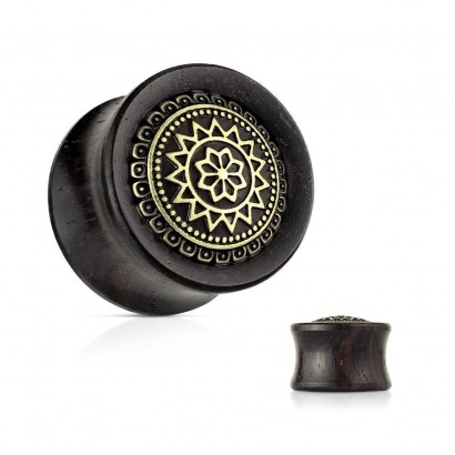 Dřevěný plug do ucha Ebony Wood s ornamenty průměr 16 mm