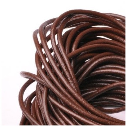 Kožená šňůrka kulatá tmavě hnědá, tl. 2 mm / 1 metr